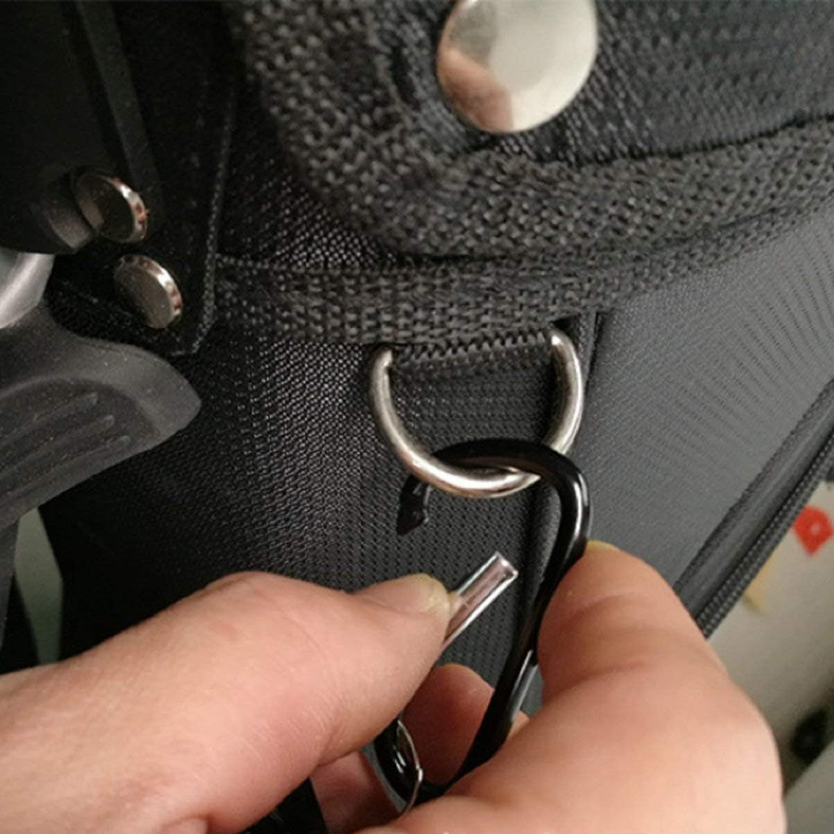 Golf Club Brush and Club Groove Cleaner 2 Ft Retractable Zip-Line Aluminum Carabiner, Lightweight and Stylish, Ergonomic Design, Easily Attaches to Golf Bag